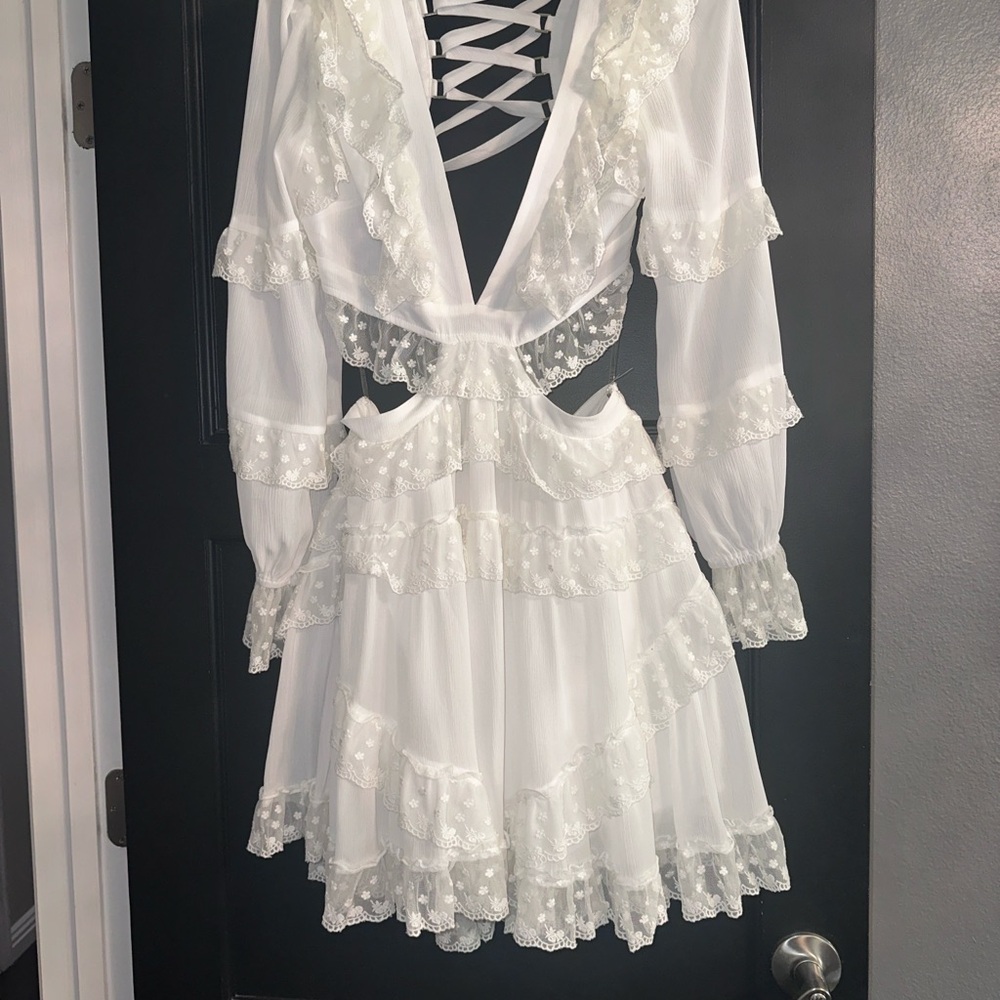 L'ATISTE White Lace Long Sleeve Dress